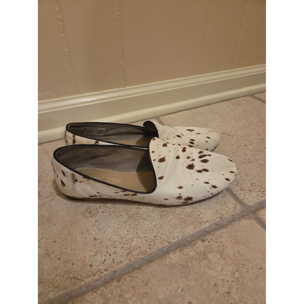 TOMS Cow Print Slip-On Flats Loafers Women's Size 9.5